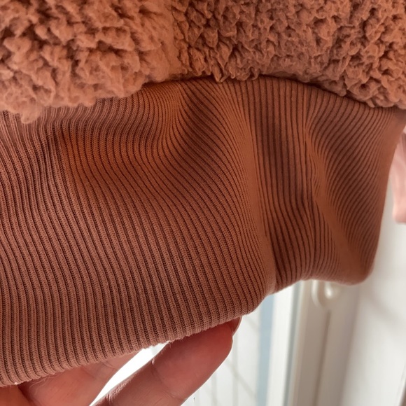 American Eagle 1/4 zip Sherpa pullover - Picture 5 of 5